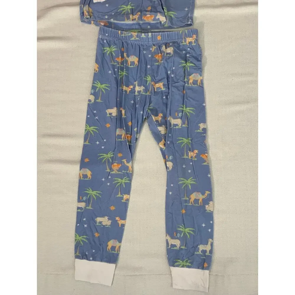 Serendipity Nativity 2pc pajamas size medium 5-6‎